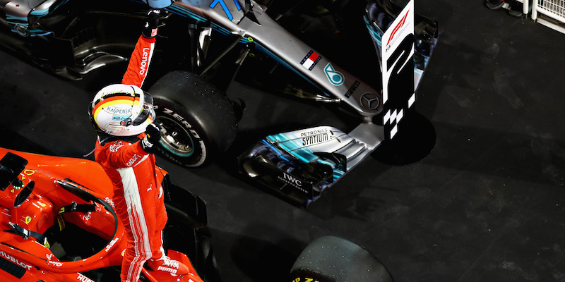Sebastian Vettel esulta sopra la sua Ferrari per la vittoria nel Gran Premio del Bahrein (Mark Thompson/Getty Images)