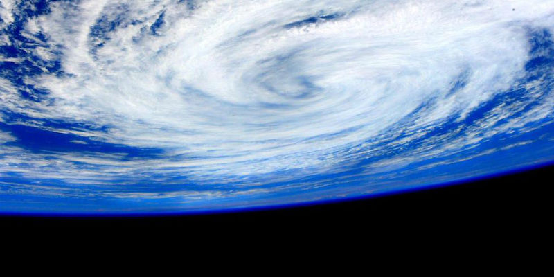 Il ciclone Linda al largo delle coste della California, Stati Uniti, fotografato dall'astronauta Scott Kelly