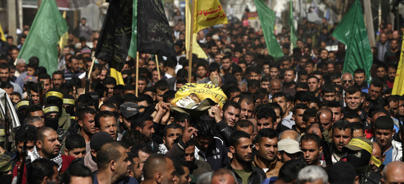 Il funerale di Hamdan Abu Amsha – ucciso durante le proteste di venerdì – a Beit Hanun, nella striscia di Gaza. ( MAHMUD HAMS/AFP/Getty Images)