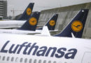 Lufthansa ha cancellato 800 voli per la giornata di domani a causa di uno sciopero