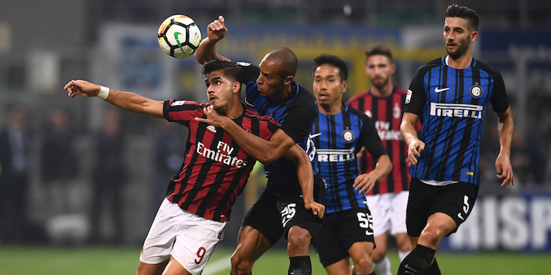 Andre Silva e Joao Miranda nel derby di andata vinto dall'Inter 3-2 (MARCO BERTORELLO/AFP/Getty Images)