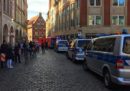 Un furgone ha investito la folla a Münster, in Germania