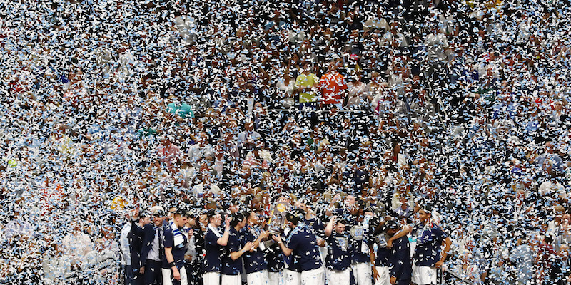 I Villanova Wildcats festeggiano dopo la vittoria (Chris Covatta/Getty Images)