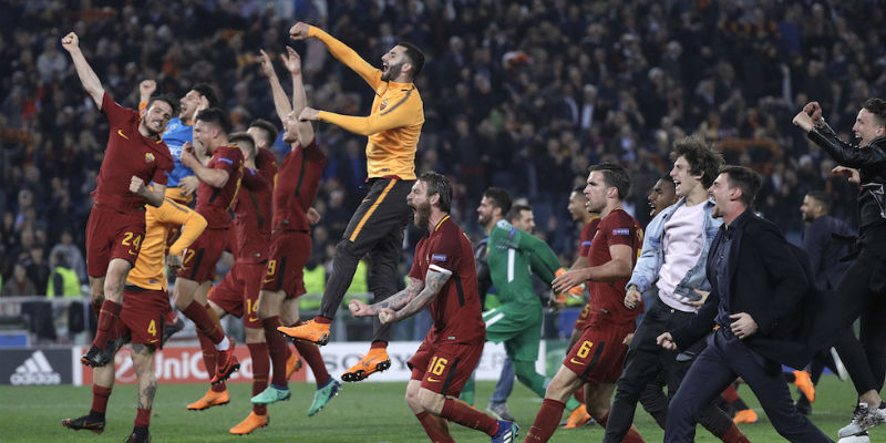 L'esultanza dei giocatori della Roma dopo la fine della partita
(AP Photo/Gregorio Borgia)