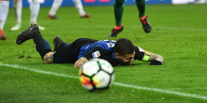 Il capitano dell'Inter Mauro Icardi dopo una delle occasioni sbagliate nel derby di Milano (MIGUEL MEDINA/AFP/Getty Images)