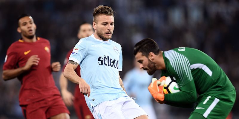 Ciro Immobile durante il derby Lazio-Roma (FILIPPO MONTEFORTE/AFP/Getty Images)