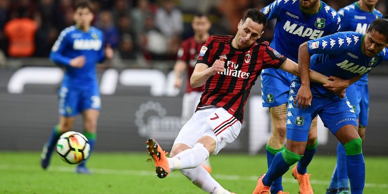 Nikola Kalinic segna il gol del pareggio in Milan-Sassuolo (MIGUEL MEDINA/AFP/Getty Images)