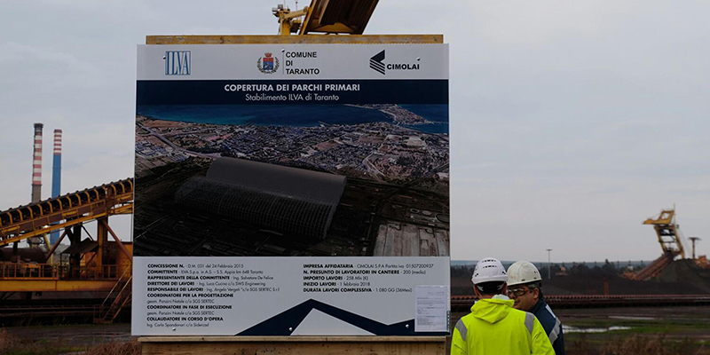 Un momento della cerimonia di inaugurazione dei lavori per la realizzazione della copertura dei parchi primari (minerale e fossile) dello stabilimento Ilva di Taranto, 1 febbraio 2018. (ANSA/ UFFICIO STAMPA)