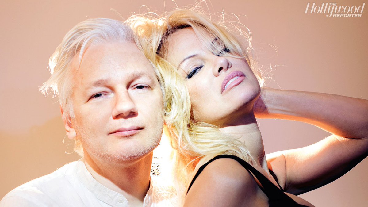La foto di Pamela Anderson e Julian Assange quando stavano insieme