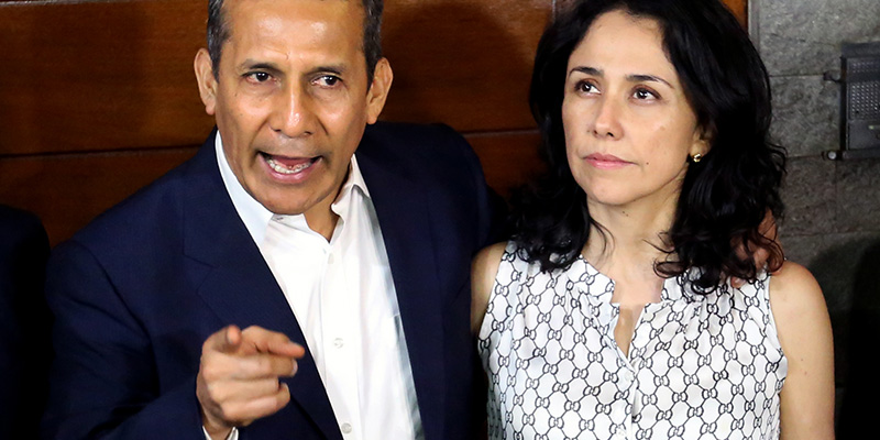 L'ex presidente del Perù Ollanta Humala e sua moglie Nadine Heredia dopo il rilascio (LUKA GONZALES / AFP / Getty Images)
