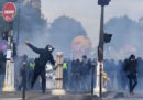 Ci sono stati scontri e arresti al corteo del primo maggio a Parigi