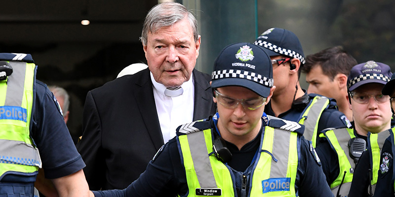 Il cardinale George Pell fuori dal tribunale di Melbourne, 2 maggio 2018
(MAL FAIRCLOUGH/AFP/Getty Images)