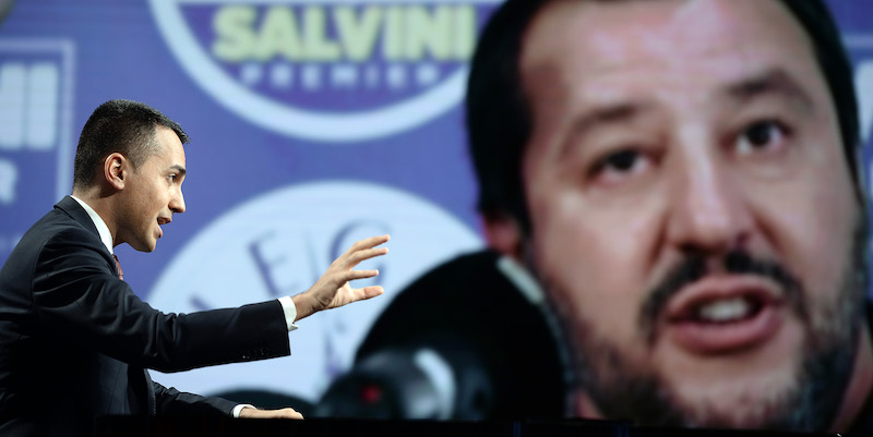 Luigi Di Maio ospite di Mezz'ora con Matteo Salvini di sfondo
(Fabio Cimaglia / LaPresse)