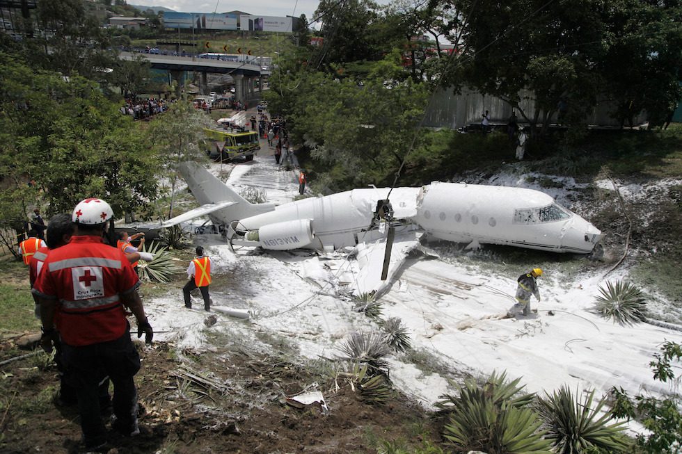 L'aereo privato Gulfstream nell'aeroporto di Tegucigalpa, in Honduras, il 22 maggio (AP Photo/Fernando Antonio)