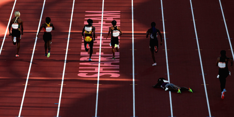 Una gara di qualificazione dei 100 metri femminili ai Giochi del Commonwealth. (Cameron Spencer/Getty Images)