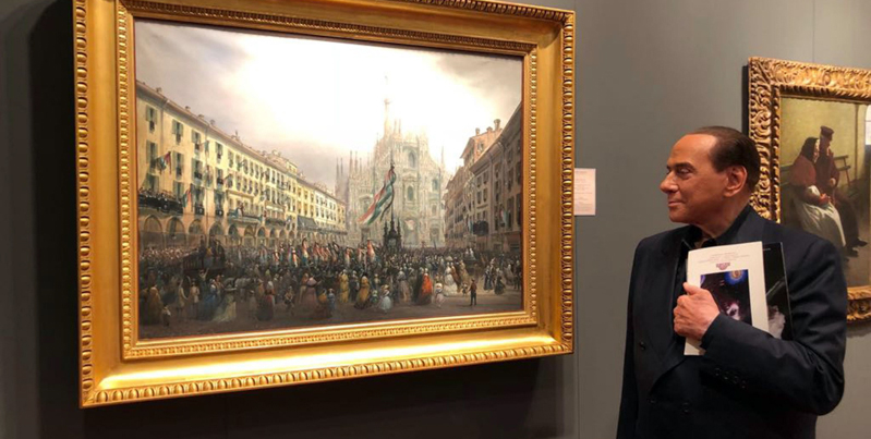 Silvio Berlusconi durante una visita alla mostra mercato degli antiquari al palazzo della Permanente di Milano, l'11 maggio 2018. (Twitter)