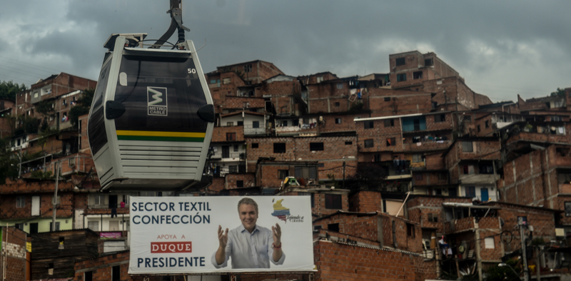 Un cartellone del candidato Ivan Duque a Medellin. (JOAQUIN SARMIENTO/AFP/Getty Images)