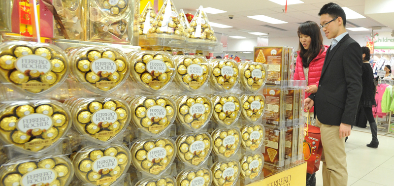 Uno scaffale di Ferrero Rocher in un centro commerciale cinese.(Imaginechina via AP Images)