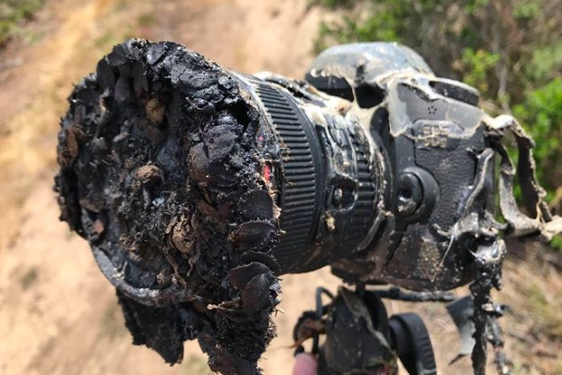 Metterò la mia fotocamera vicina a questo gigantesco razzo: cosa mai potrebbe andare storto?
