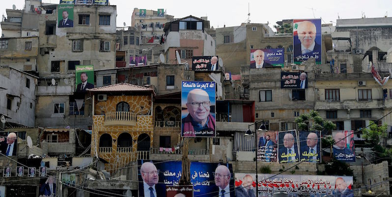 Manifesti elettorali a nord di Tripoli, in Libano (JOSEPH EID/AFP/Getty Images)