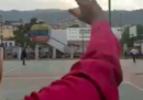 Maduro ha diffuso un video in cui saluta una piazza praticamente vuota