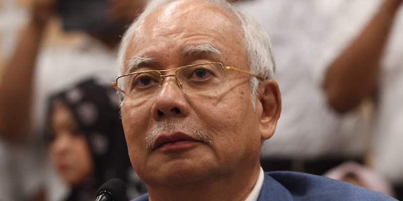 L'ex primo ministro della Malesia Najib Razak, il 12 maggio 2018 (ROSLAN RAHMAN/AFP/Getty Images)