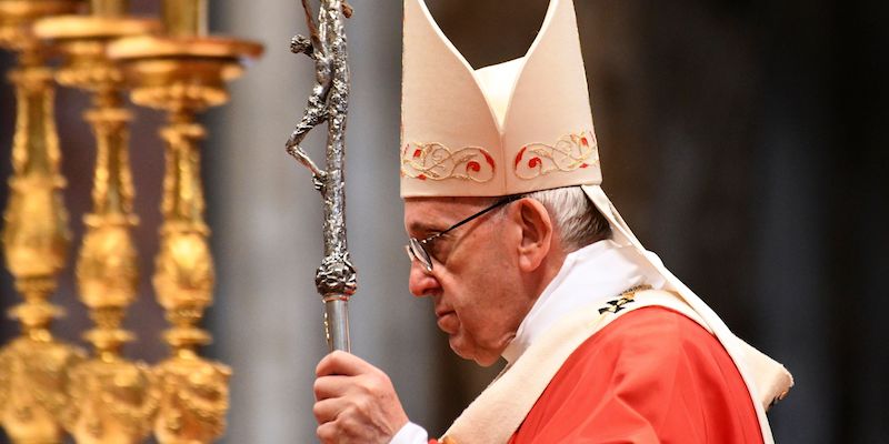 Papa Francesco durante la messa di Pentecoste nella Basilica di San Pietro, il 20 maggio 2018 (VINCENZO PINTO/AFP/Getty Images)