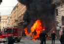 Le foto dell'autobus che ha preso fuoco nel centro di Roma