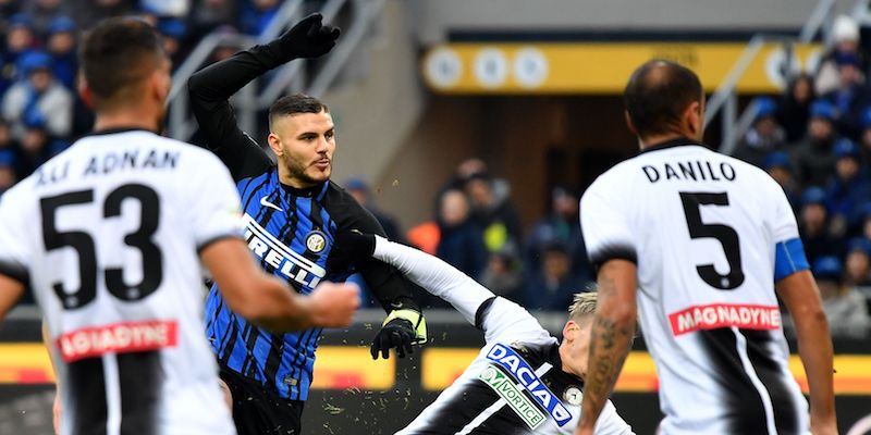 Mauro Icardi nella partita di andata tra Inter e Udinese (ALBERTO PIZZOLI/AFP/Getty Images)
