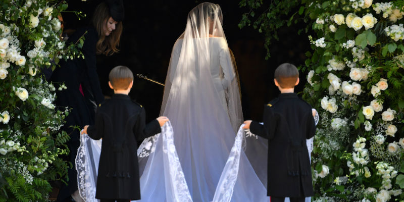 I cinque metri di velo dell'abito da sposa di Meghan Markle
(Ben Stansall - WPA Pool/Getty Images)