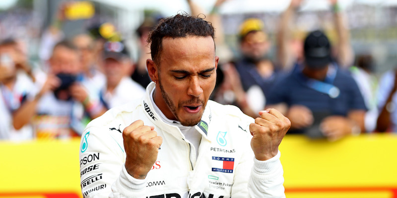 Lewis Hamilton esulta dopo la vittoria nel Gran Premio di Francia (Dan Istitene/Getty Images)