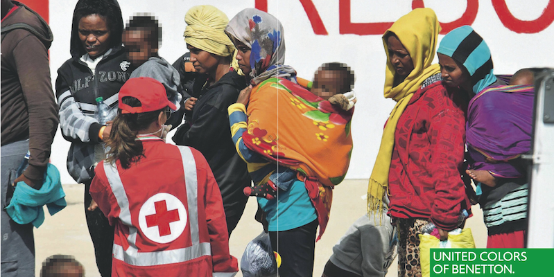 Benetton ha comprato due pagine su Repubblica per pubblicare una foto di migranti