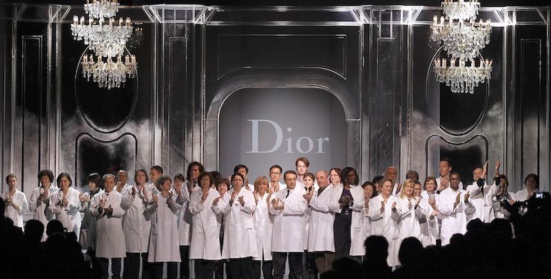 Sarti e impiegati di Christian Dior dopo la sfilata autunno/inverno 2011-2012 a Parigi, marzo 2011
(FRANCOIS GUILLOT/AFP/Getty Images)