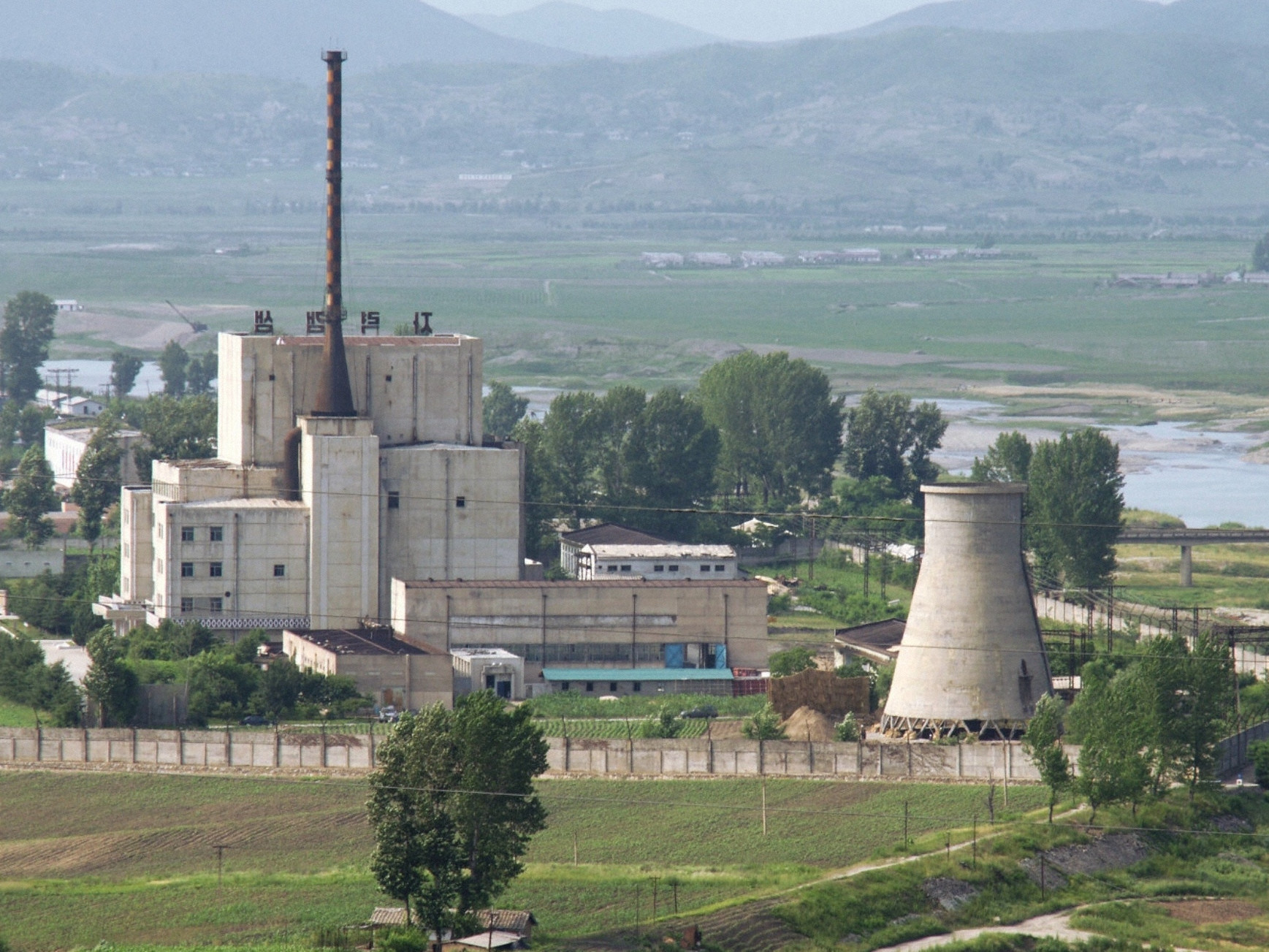 La centrale nucleare di Yongbyon nel 2008 (Kyodo, via AP)