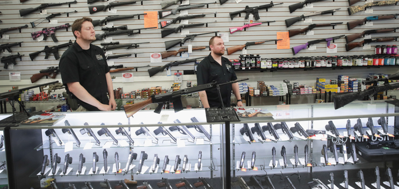 Un negozio di armi in Illinois. (Scott Olson/Getty Images)