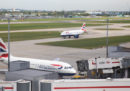 Il governo britannico ha approvato un controverso piano per l'espansione dell'aeroporto londinese di Heathrow