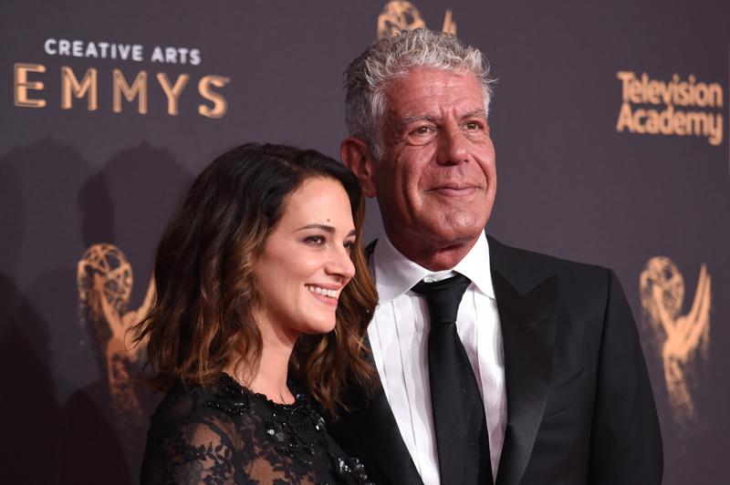 Anthony Bourdain e Asia Argento a Los Angeles il 9 settembre 2017. (Richard Shotwell/Invision/AP)