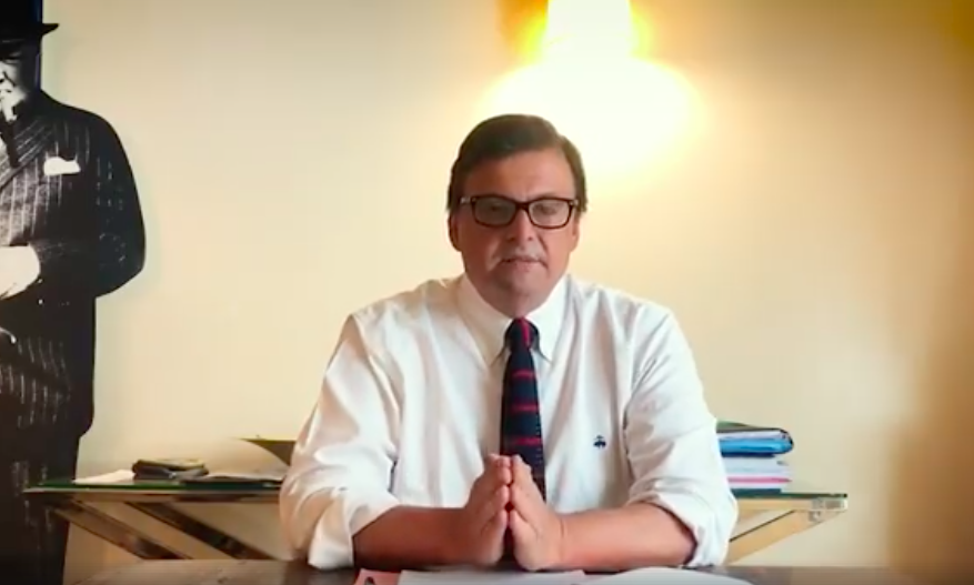 Carlo Calenda ha registrato una video lezione per Luigi Di Maio