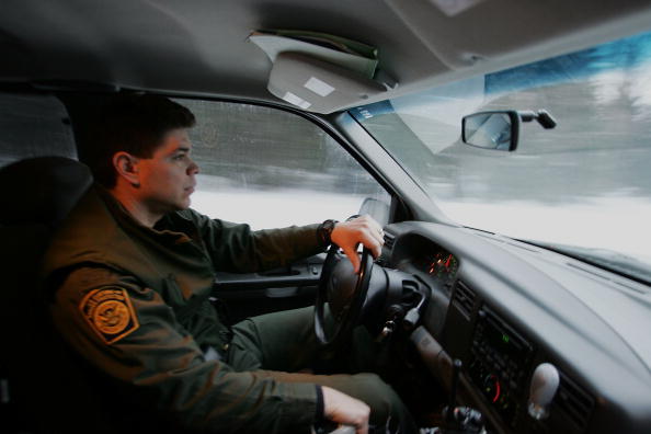 Un agente della polizia di frontiera degli Stati Uniti 
(Joe Raedle/Getty Images)