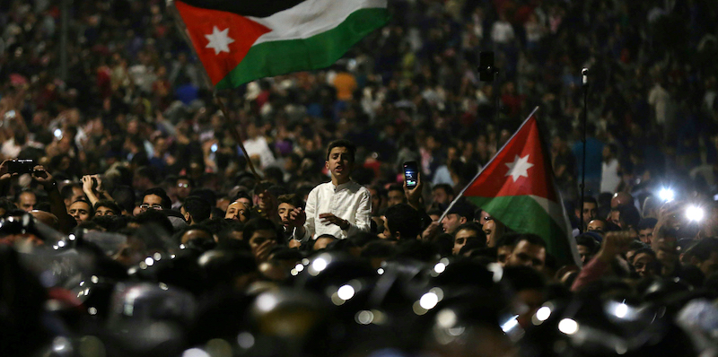 Una manifestazione anti-governativa ad Amman, in Giordania (KHALIL MAZRAAWI/AFP/Getty Images)
