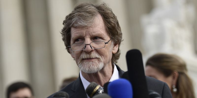 Il pasticcere del Colorado Jack Phillips davanti alla sede della Corte Suprema, a Washington, il 5 dicembre 2017 (BRENDAN SMIALOWSKI/AFP/Getty Images)