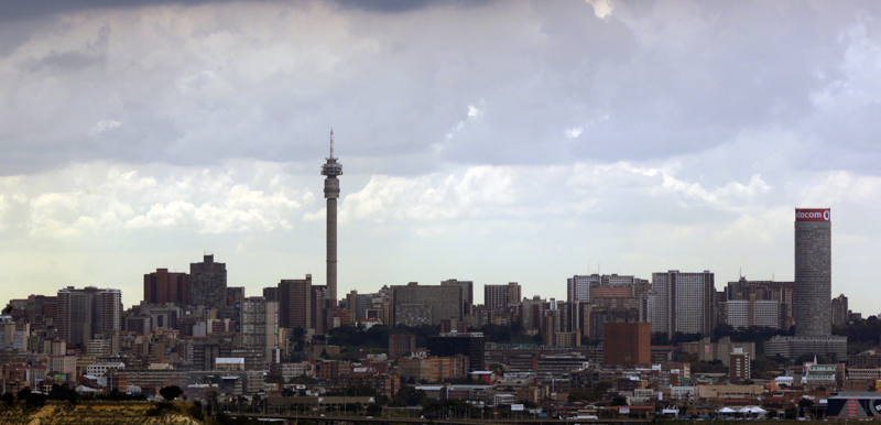 Lo skyline di Johannesburg. (AP Photo/Themba Hadebe)
