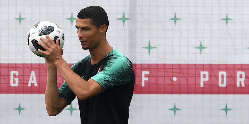 Cristiano Ronaldo in allenamento con il Portogallo a Kratovo, vicino Mosca (FRANCISCO LEONG/AFP/Getty Images)