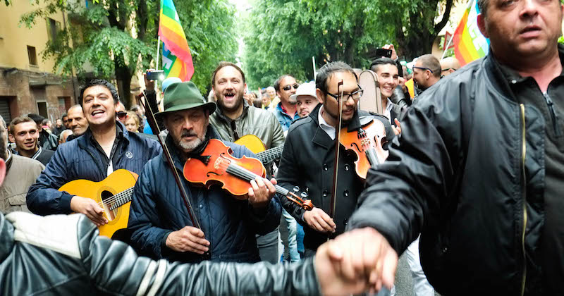 Una manifestazione nazionale di rom e sinti a Bologna, nel 2015
(LaPresse - Stefano De Grandis)