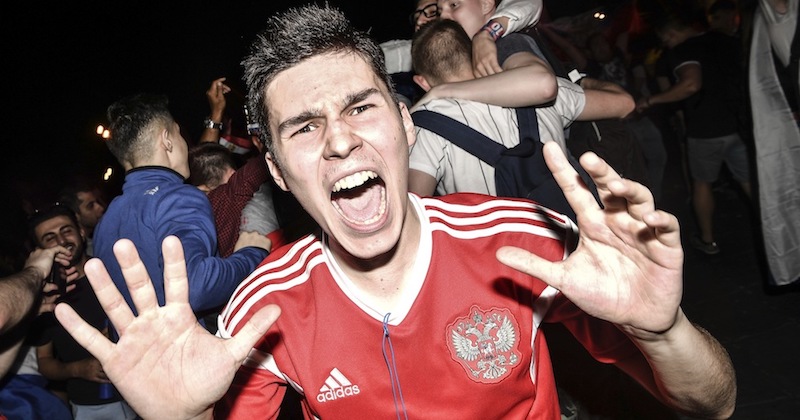 I festeggiamenti dei tifosi della Russia dopo che la squadra ha vinto 3-1 contro l’Egitto ai Mondiali, Mosca, 19 giugno 2018
(Imaginechina via AP Images)