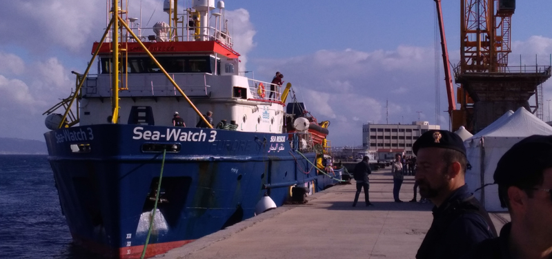 La nave Sea Watch 3 nel porto di Reggio Calabria. (Ansa)