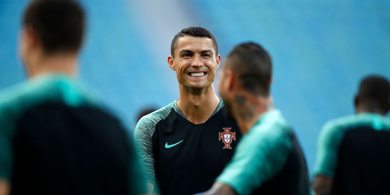 Cristiano Ronaldo in allenamento con il Portogallo a Sochi (ODD ANDERSEN/AFP/Getty Images)