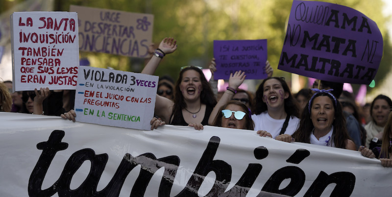 Una portesta contro la condanna del gruppo della Manada a Madrid, 4 maggio 2018
(GABRIEL BOUYS/AFP/Getty Images)