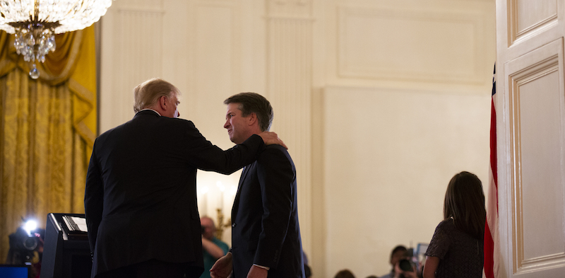 Donald Trump e Brett Kavanaugh alla Casa Bianca. (AP Photo/Evan Vucci)
