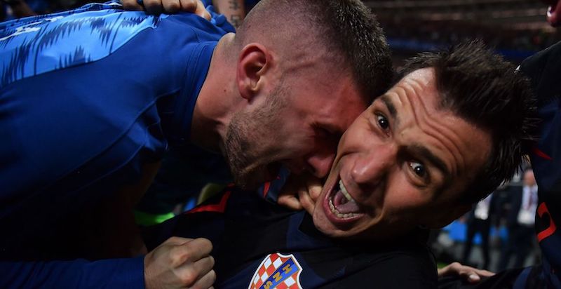 Ante Rebic e Mario Mandzukic festeggiano il gol della vittoria nella semifinale Croazia-Inghilterra (YURI CORTEZ/AFP/Getty Images)